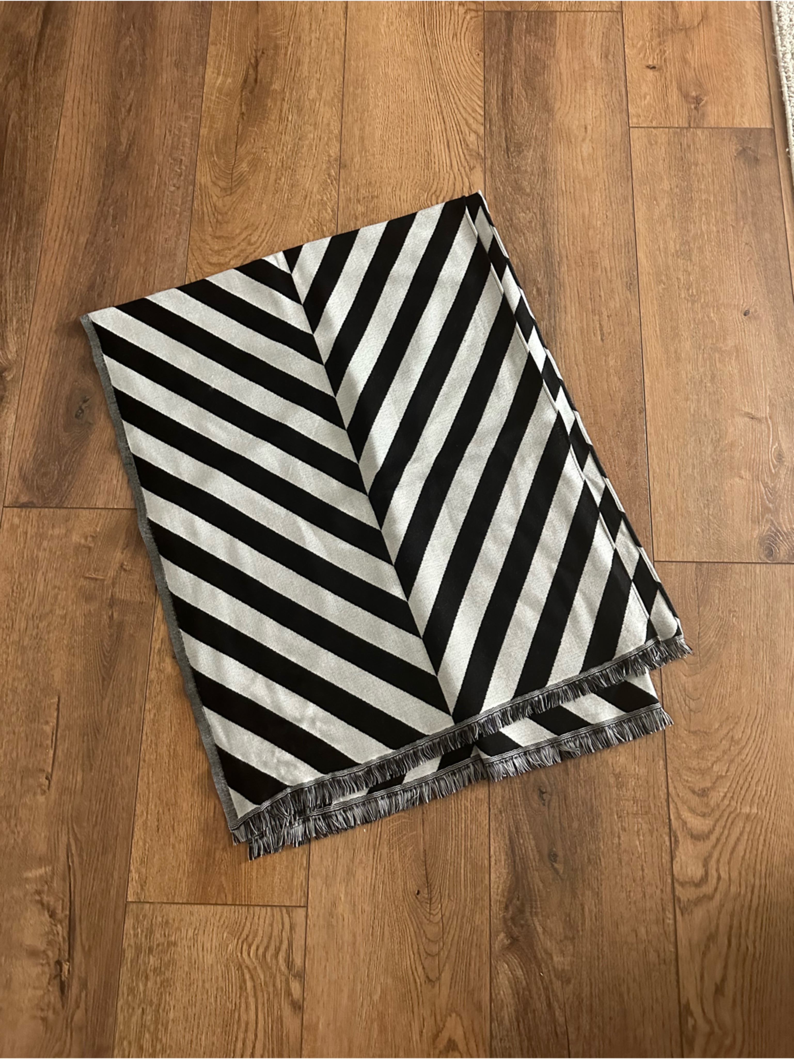 Black  White Diagonal Stripe Scarf